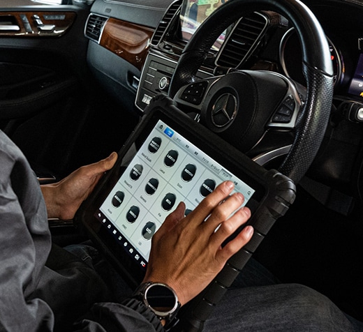 最新の車両故障診断機で正確かつ迅速に点検